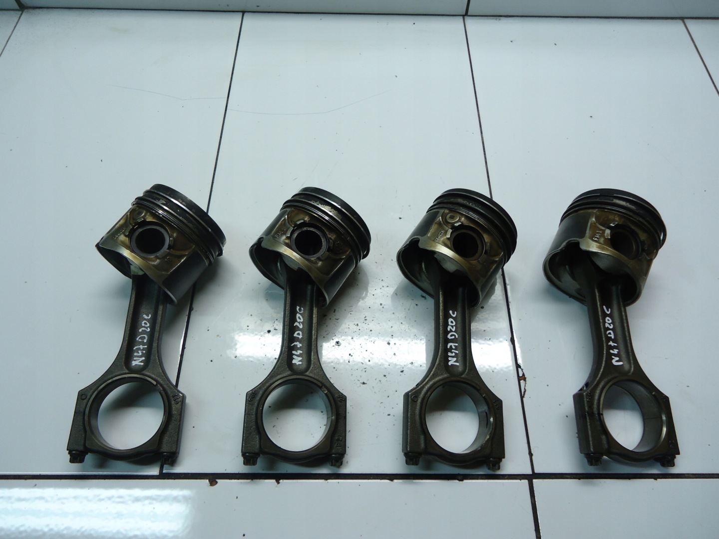 BMW 1 E87 E90 E60 2.0D 177KM N47D20C Piston avec bielle