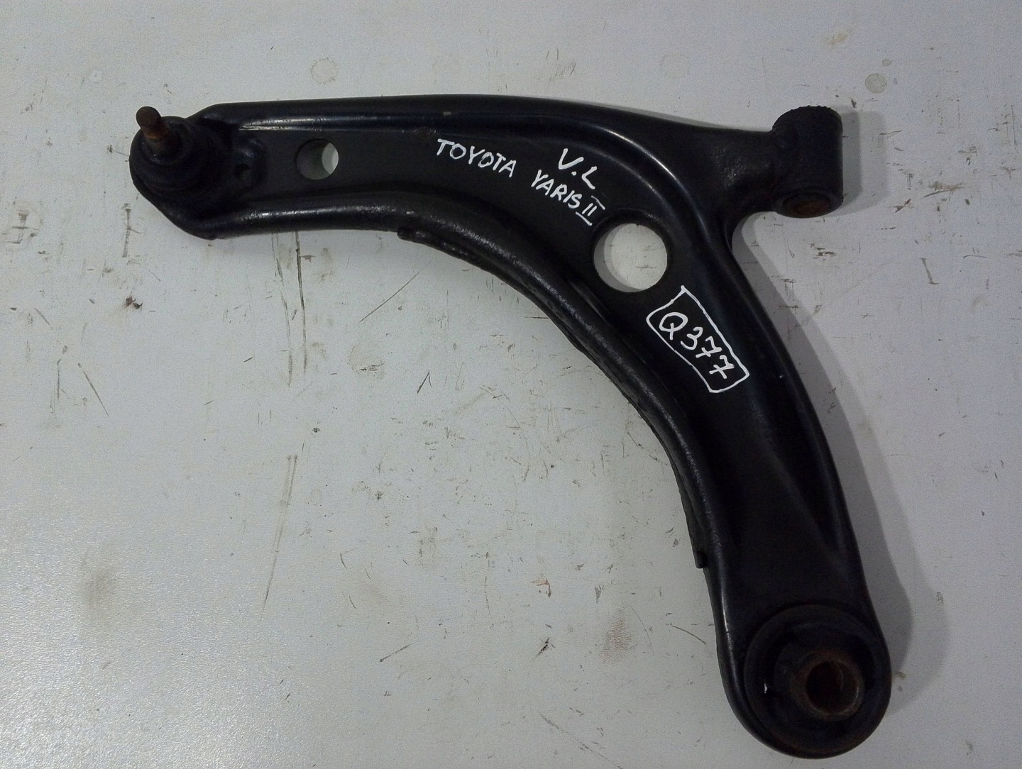 Toyota Yaris II arm front left (Q377)