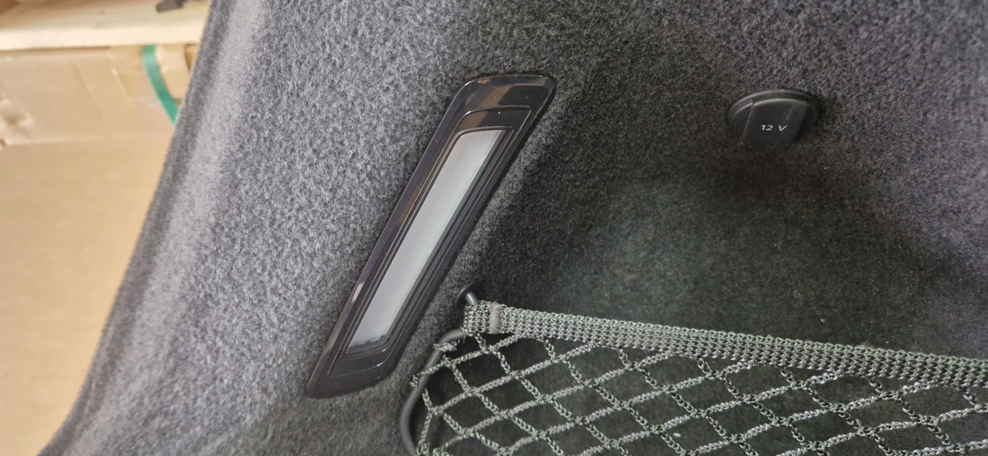 boot upholstery AUDI Q7 4M0863879D left as new