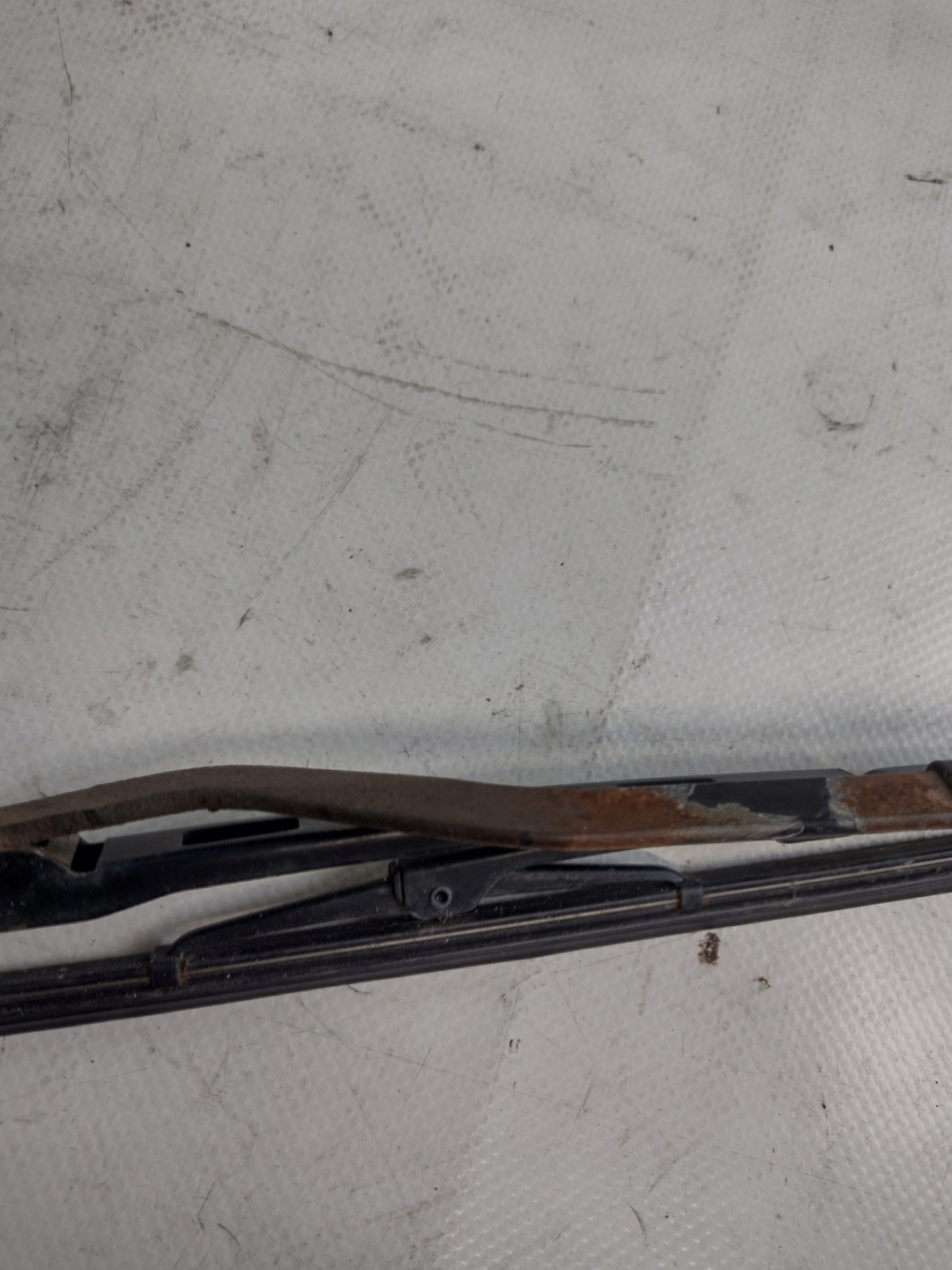 wiper arm left front Hyundai Trajet