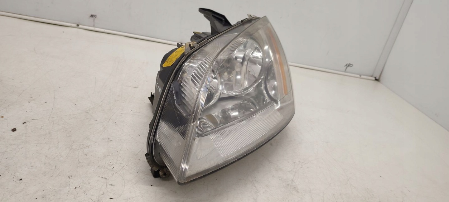 light front front left Ford C-MAX