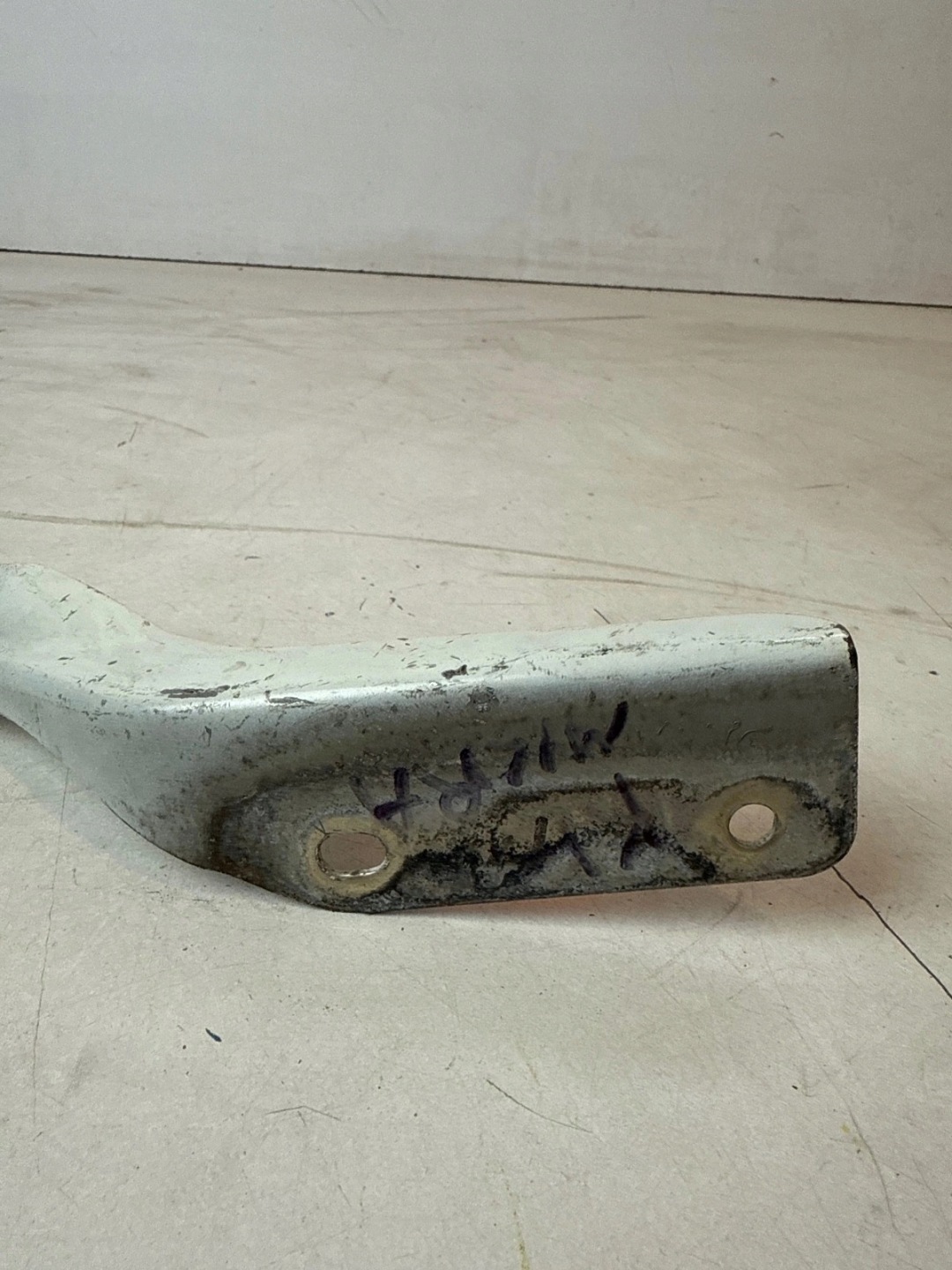 hinge bonnets front front left Nissan Micra K13