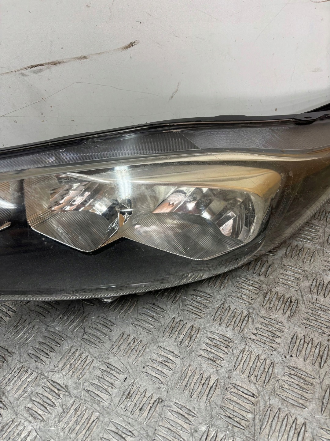 REFLEKTOR light left FORD FIESTA MK7 LIFT 12
