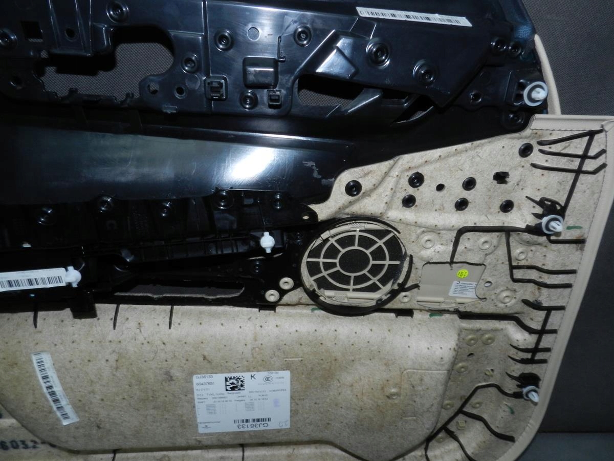 BMW 7 G12 tapacír pravá předek