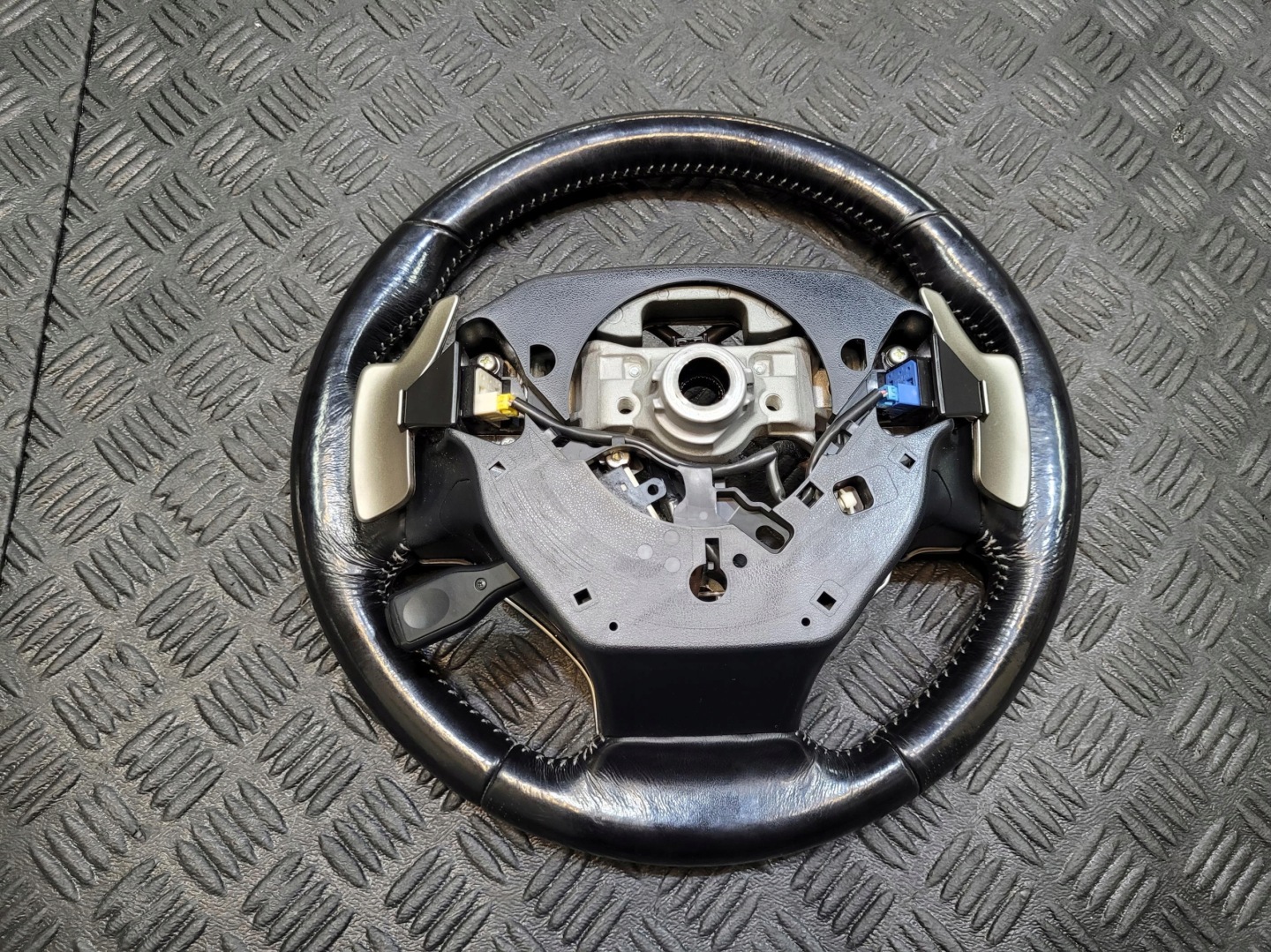steering wheel, MULTIFUNKCJA with shifting TEMPOMAT LEXUS IS III 300 H