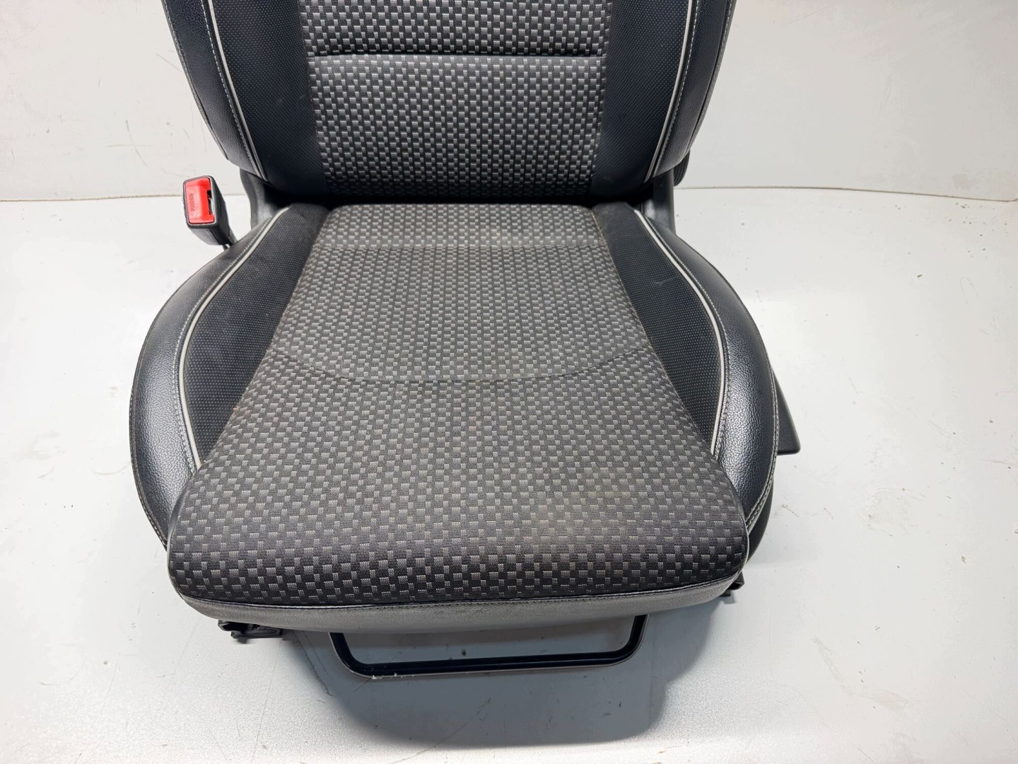 seat left driver´s KIA CEED III POL leather 2017- LADNY
