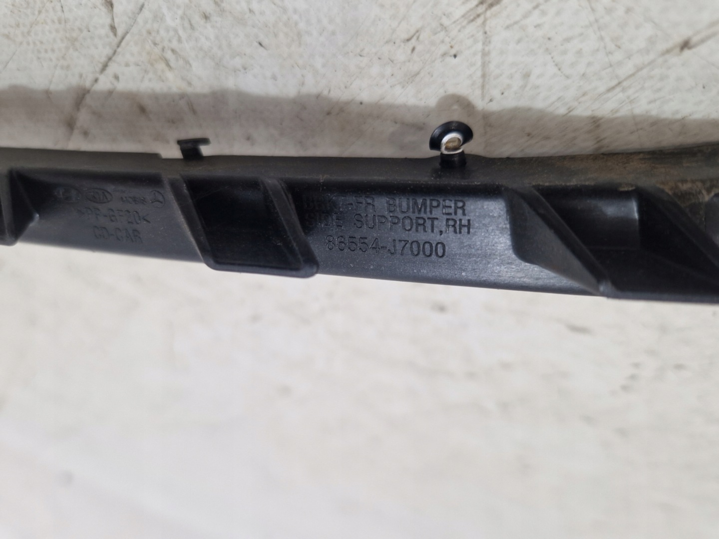 KIA CEED III 2017- bumper bracket below LAMPE right 86554-J7000 left 86553-J7