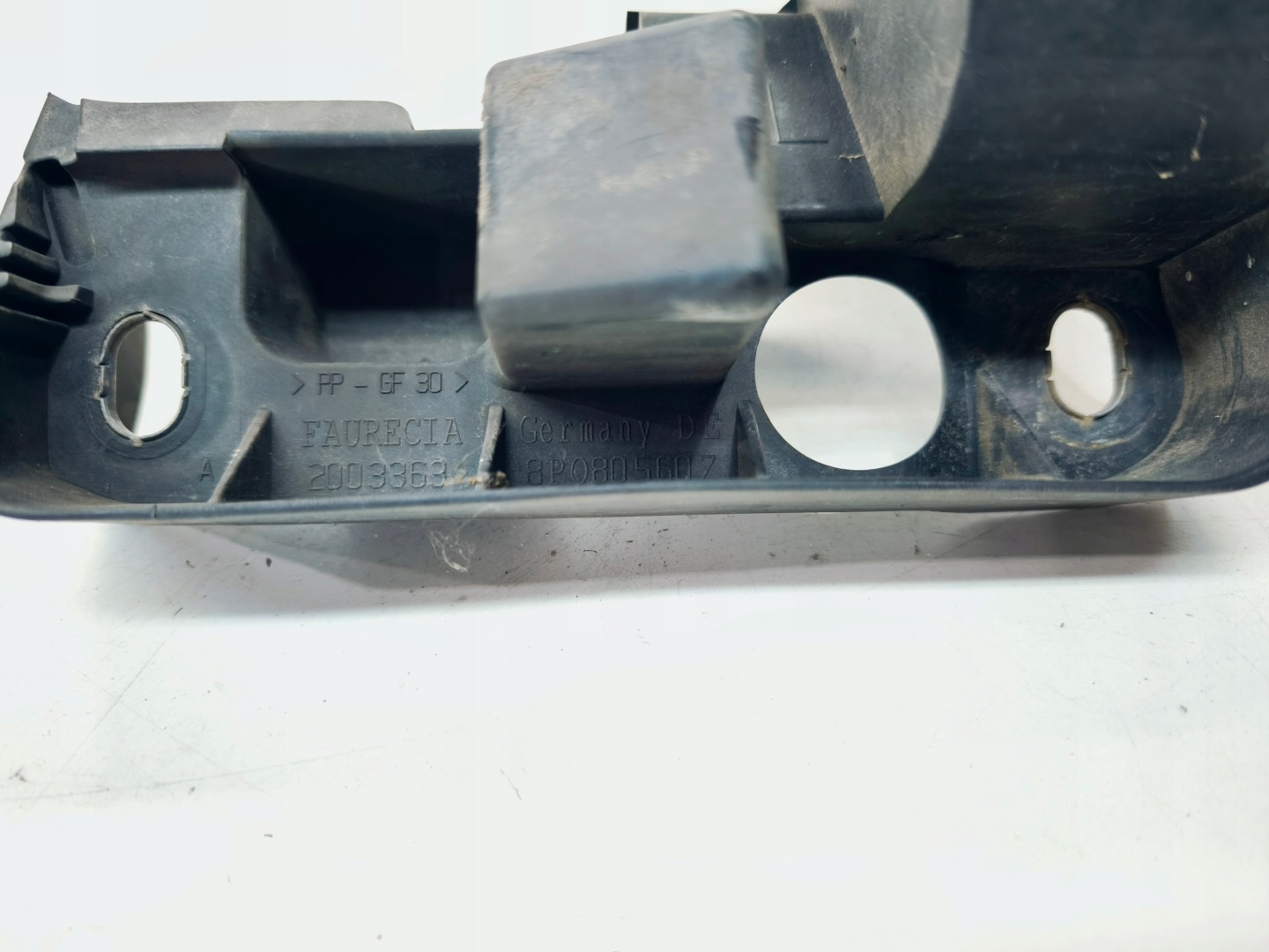 support holder REFLEKTORA left AUDI A3 8P LIFT 8P0805607 *OK*