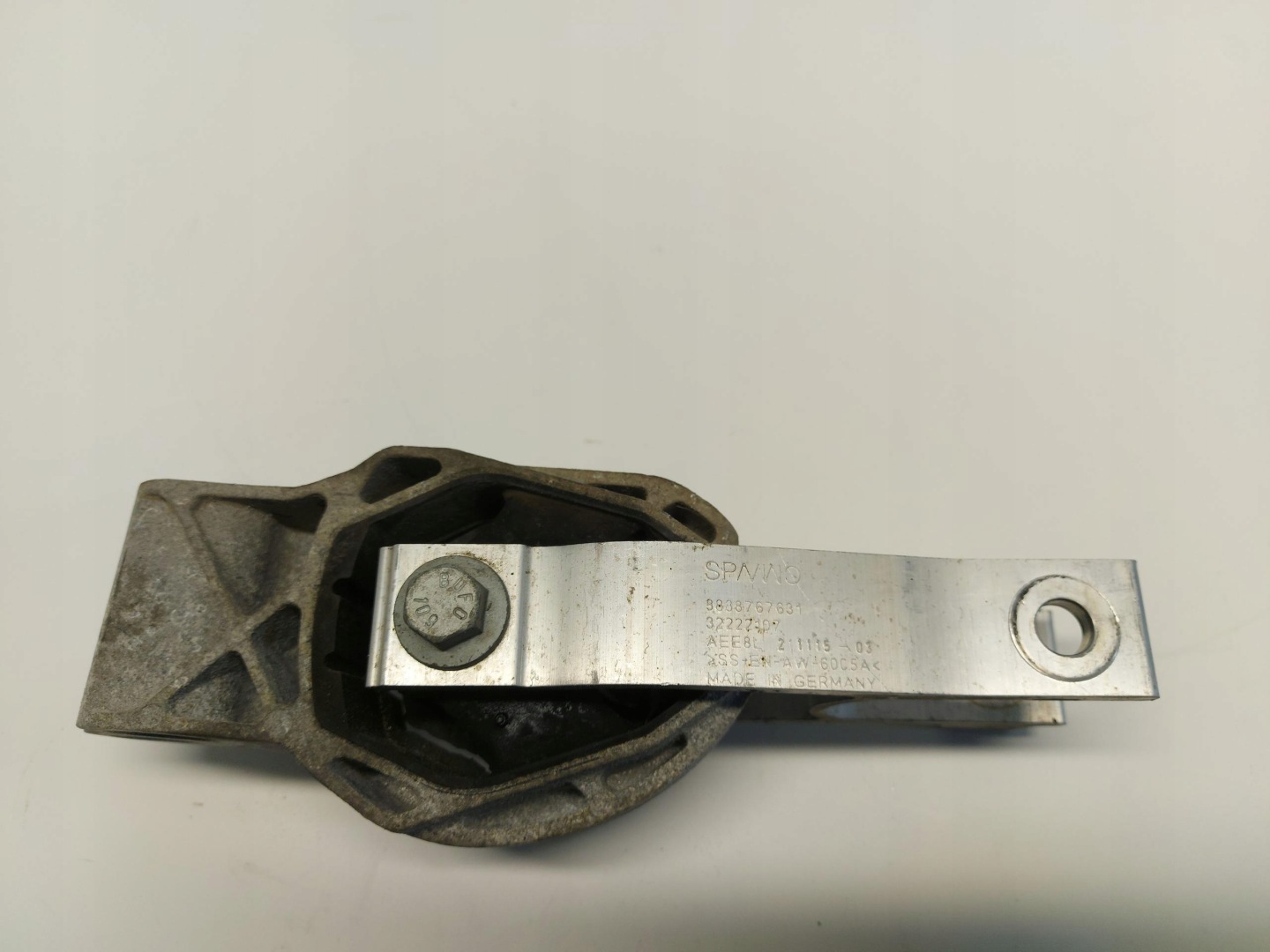 Volvo XC40 T5 EH holder engine mount 32222107