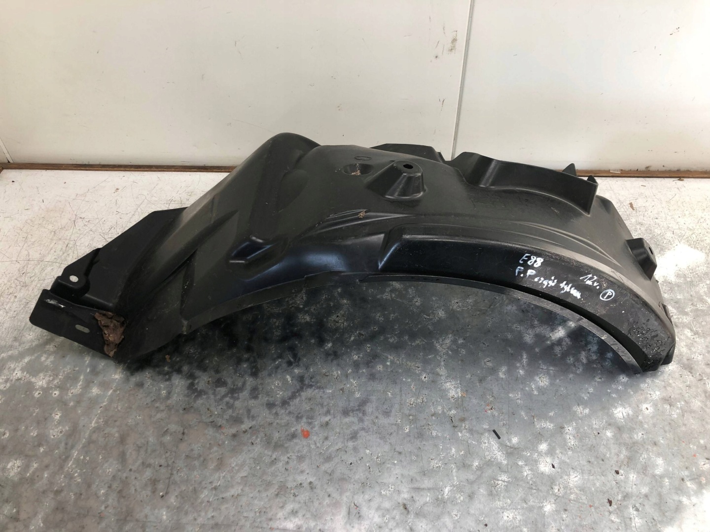 mudguard right front part rear BMW E88 7166244