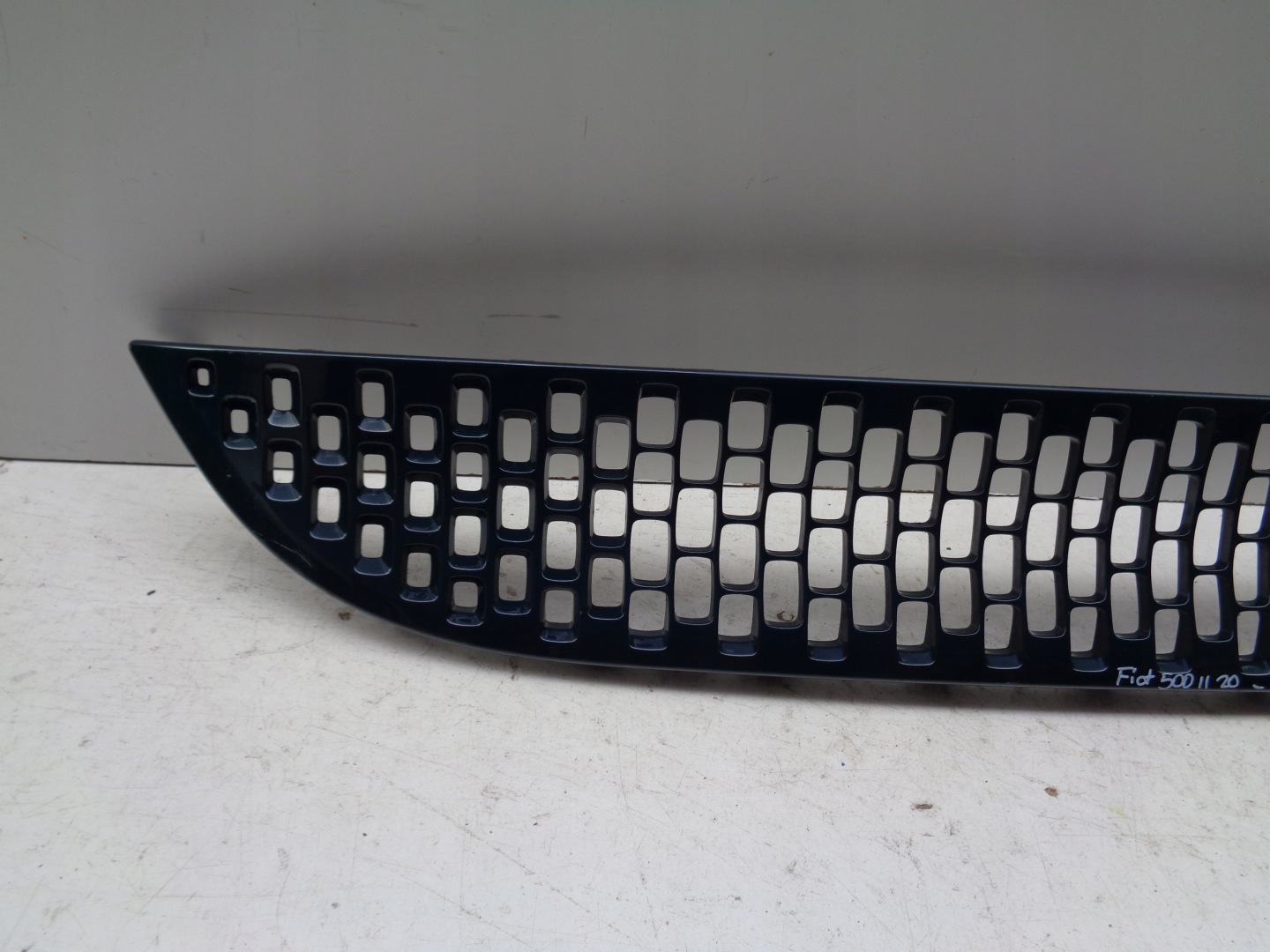 grid of a bumper left HONDA CRV V 19
