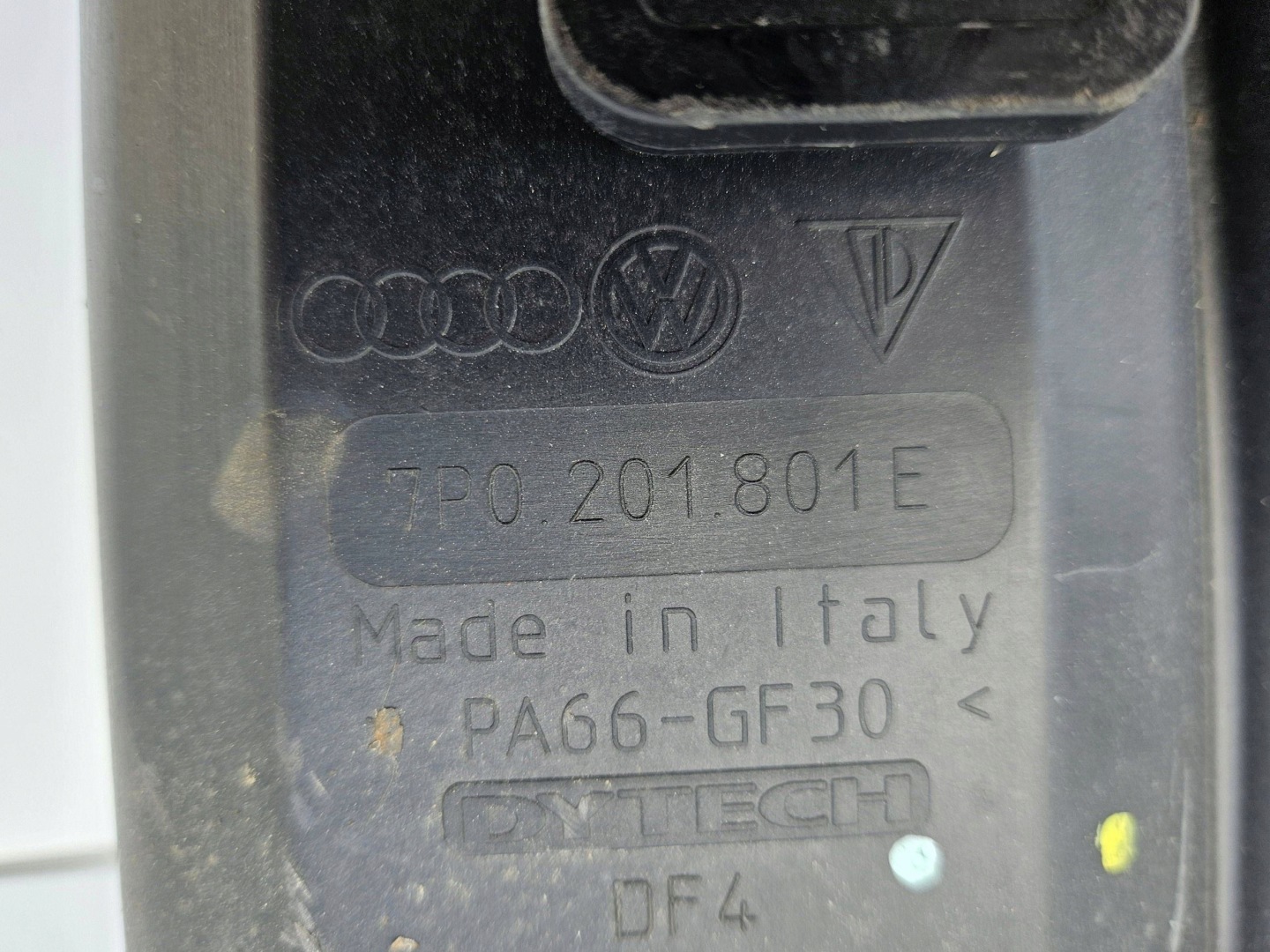Volkswagen Touareg II 2 7P0 carbon filter