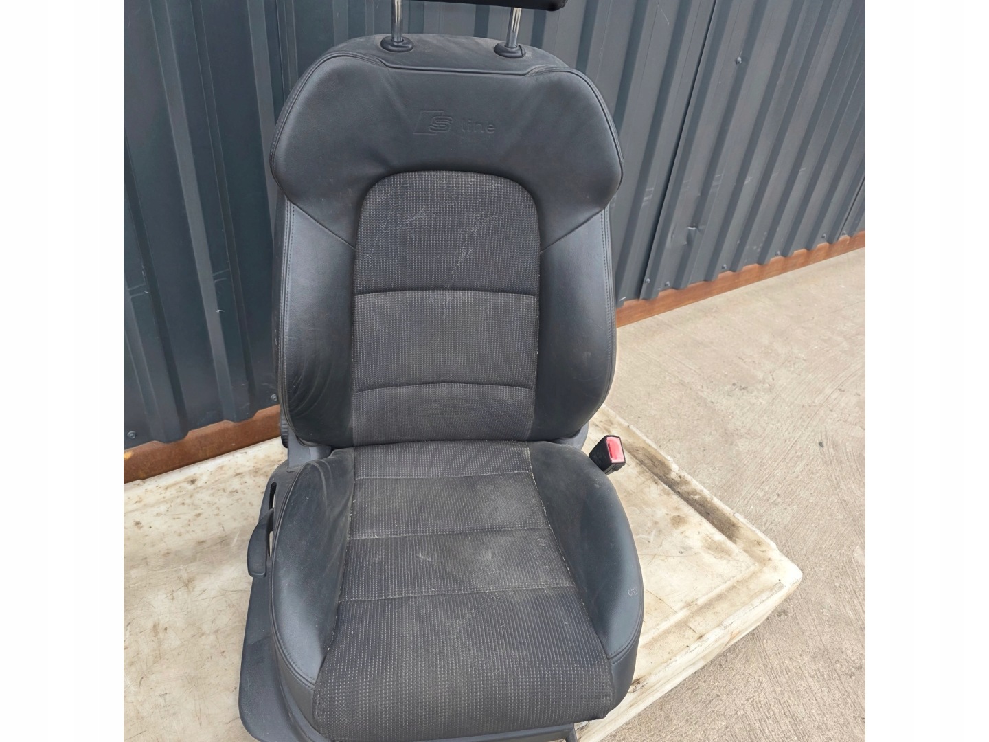 seat front right PASAZER AUDI A3 8P SPORTBACK S LINE POL leather