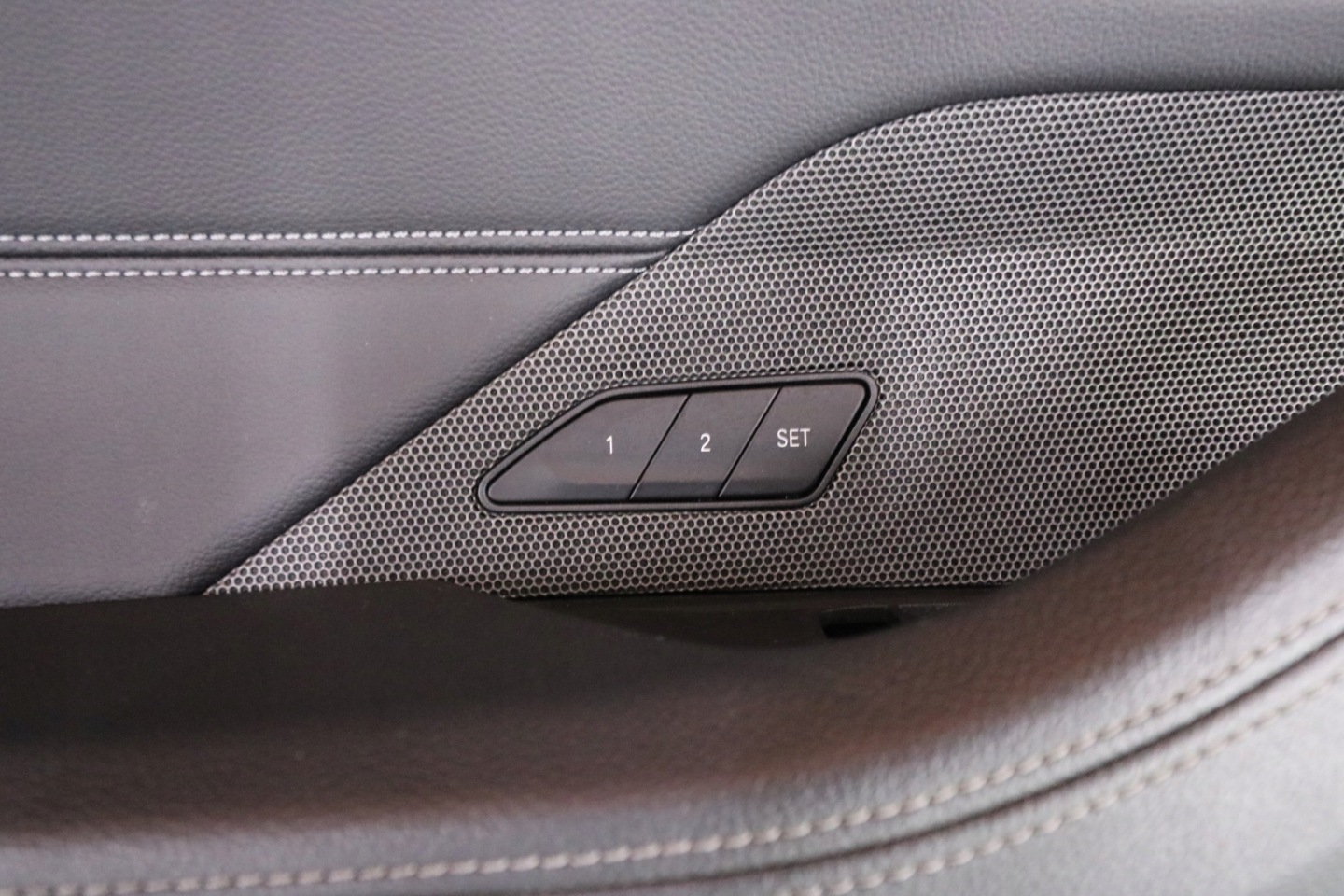 BMW i4 G26 inner seats side TUNEL m-packet WENTYLOWANE GRZANE