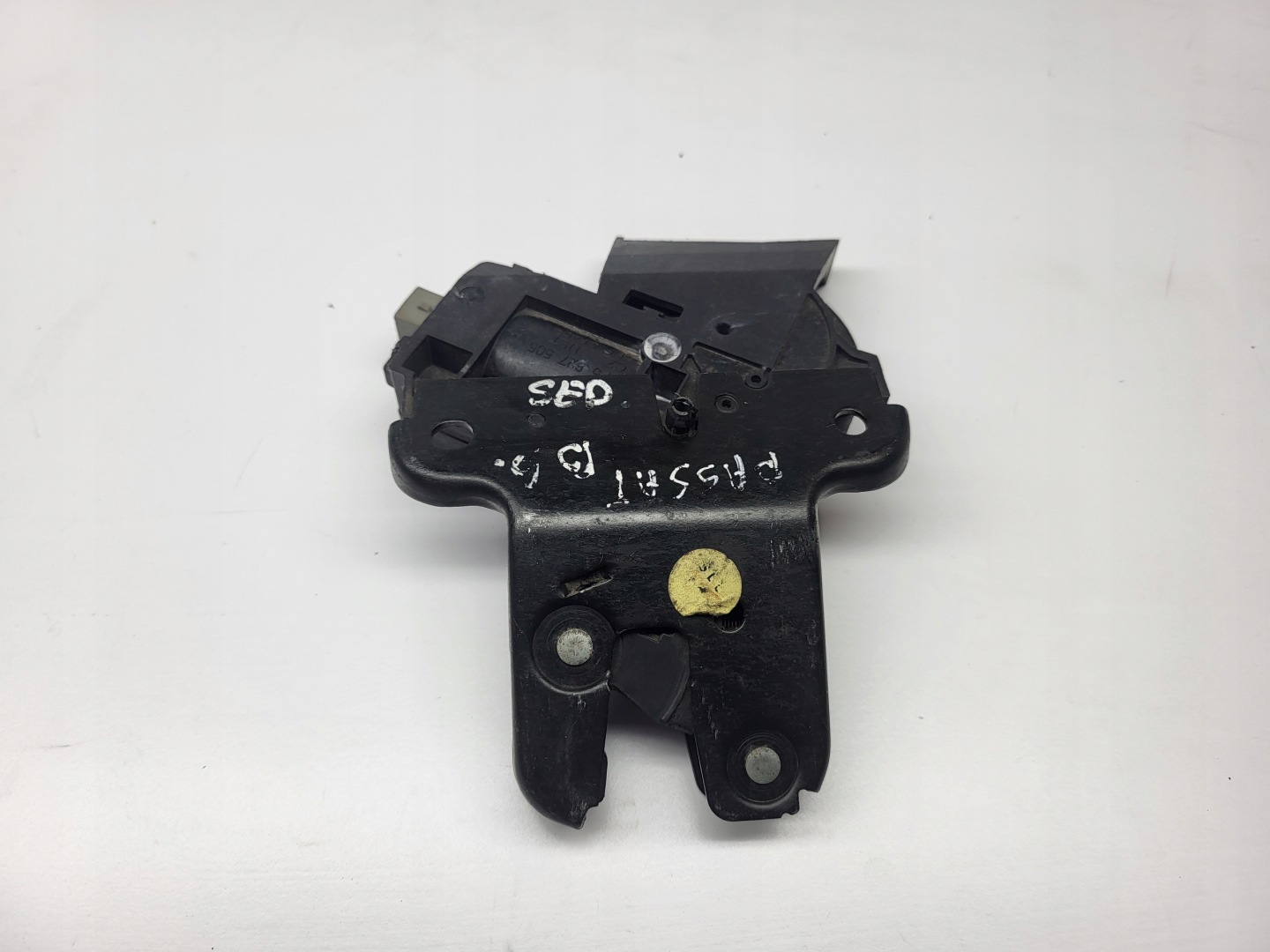 Volkswagen PASSAT B6 sedan OE 4F5827505C lock bonnet boot