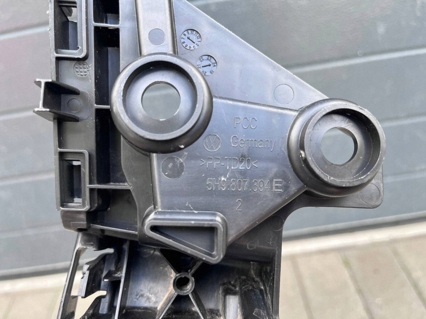 VW GOLF VIII bumper bracket right 5H9807394E