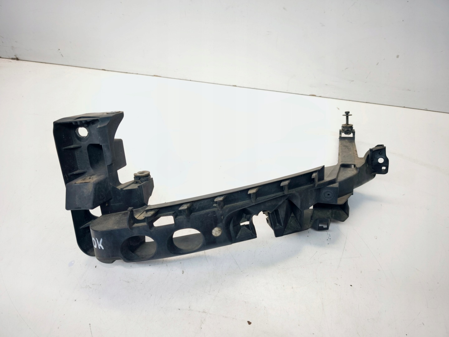 support holder REFLEKTORA left AUDI A3 8P LIFT 8P0805607 *OK*