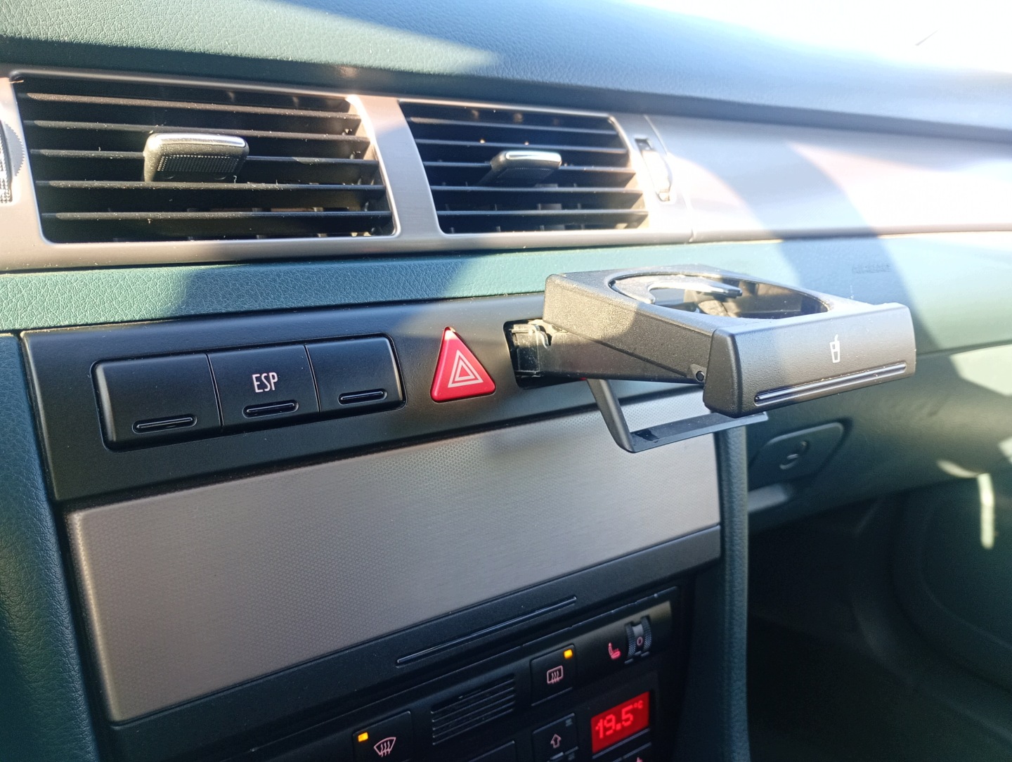 bracket for kubki cupholder Audi A6 C5 97-05
