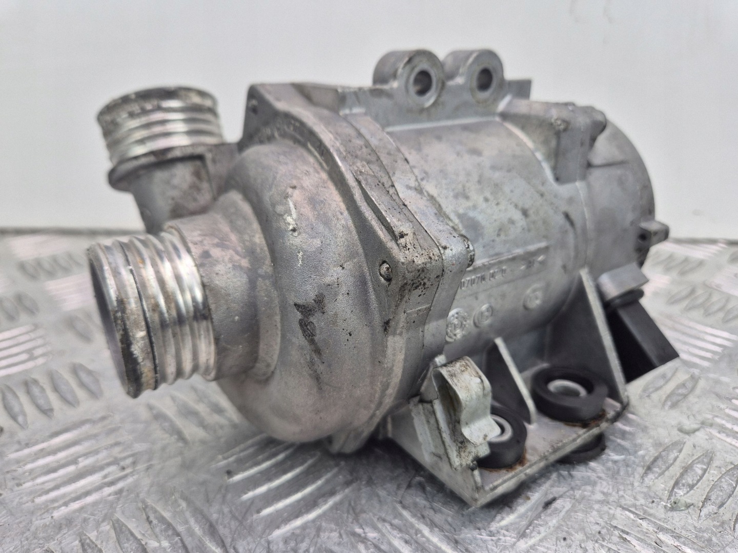 supplementary water pump BMW 5 E60 E61 525i N52B25AE 7586924