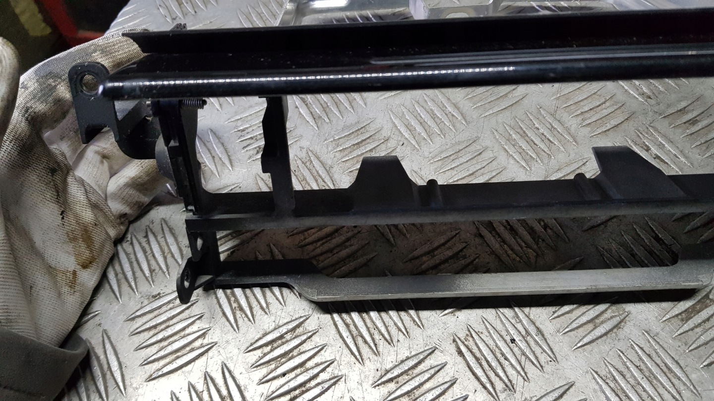 BMW E39 Versteifung Handschuhfach RAHMEN 8196115