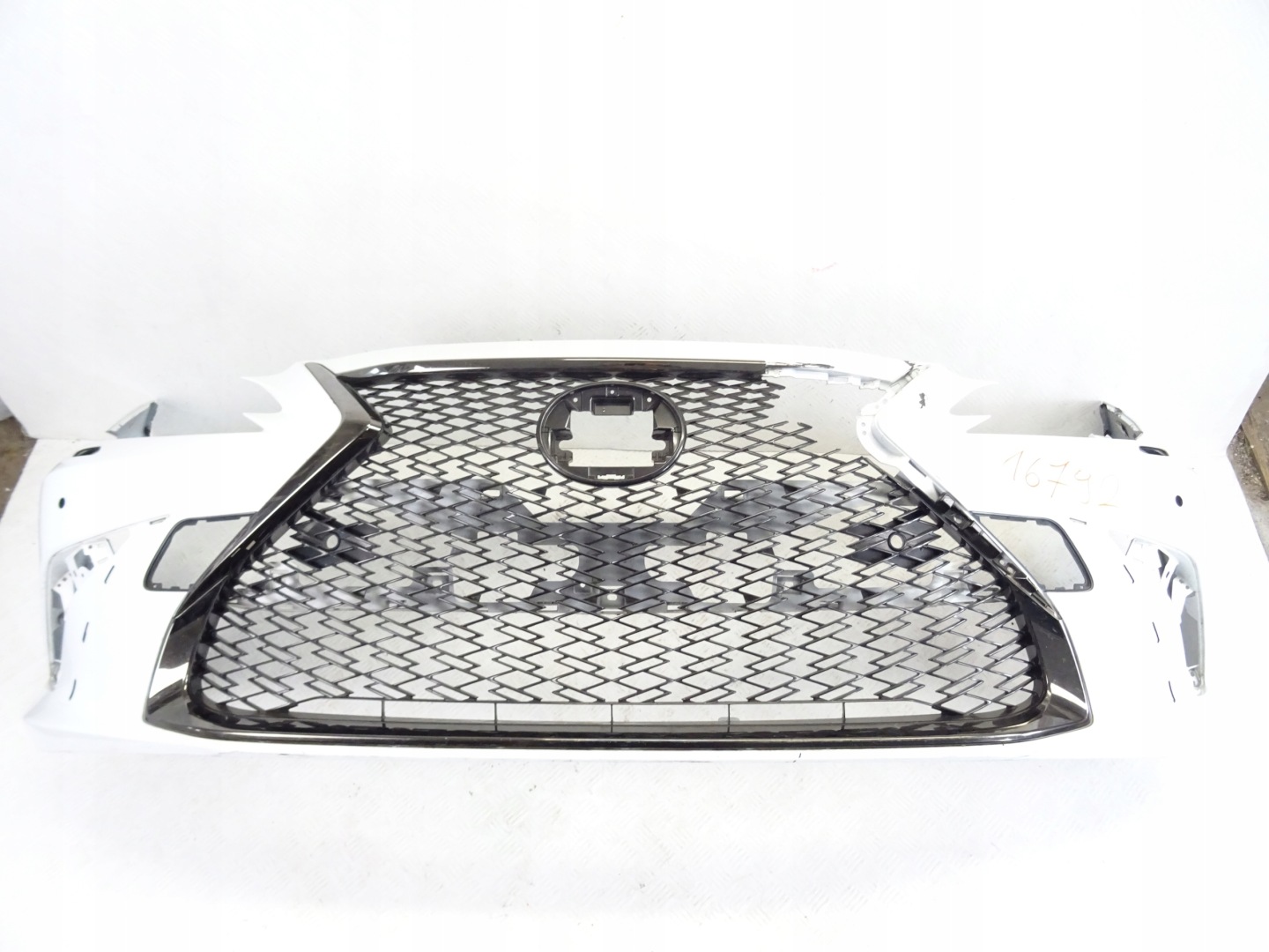 LEXUS ES nárazník předek přední