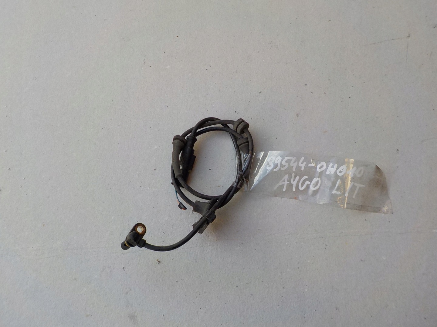 sensor abs left rear part toyota aygo and 89544-0H010
