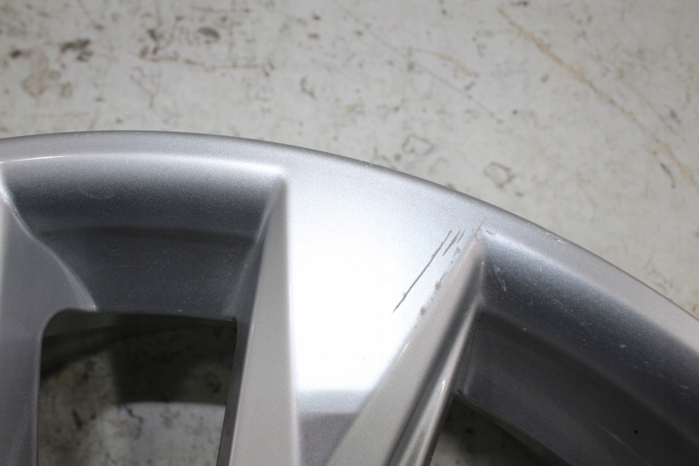 Audi disk hliníkový 18 83A601025G