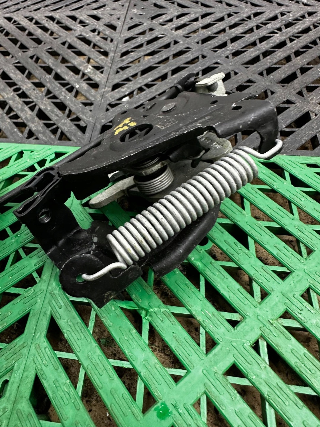 bonnet latch lock BMW 7 G11 G12 7347409