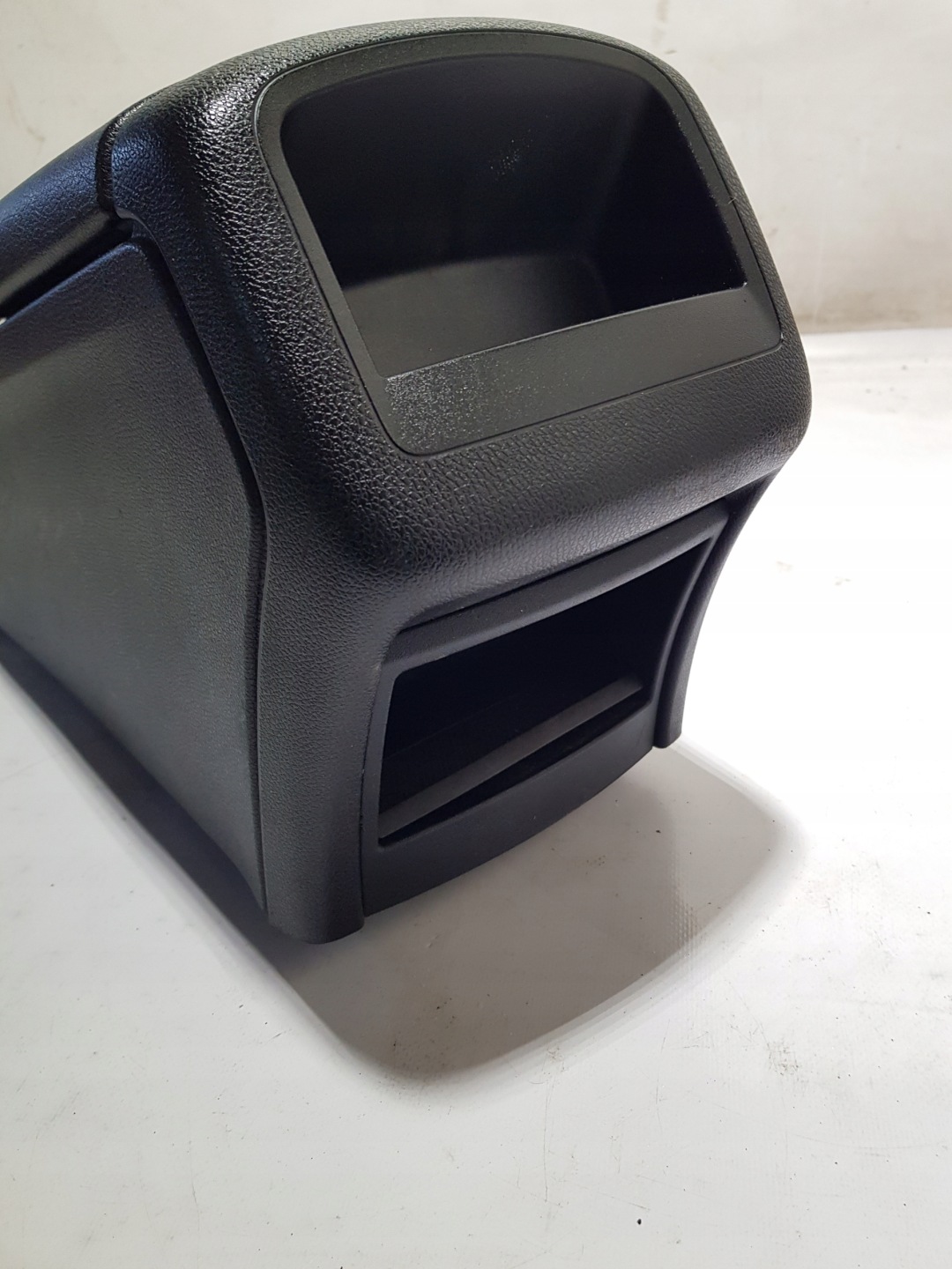 TUNEL central armrest MERCEDES W205