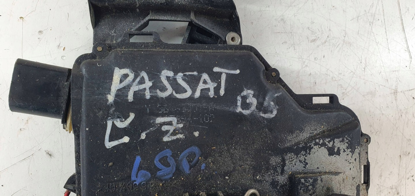 Volkswagen PASSAT B5 lock door tylnych left rear part