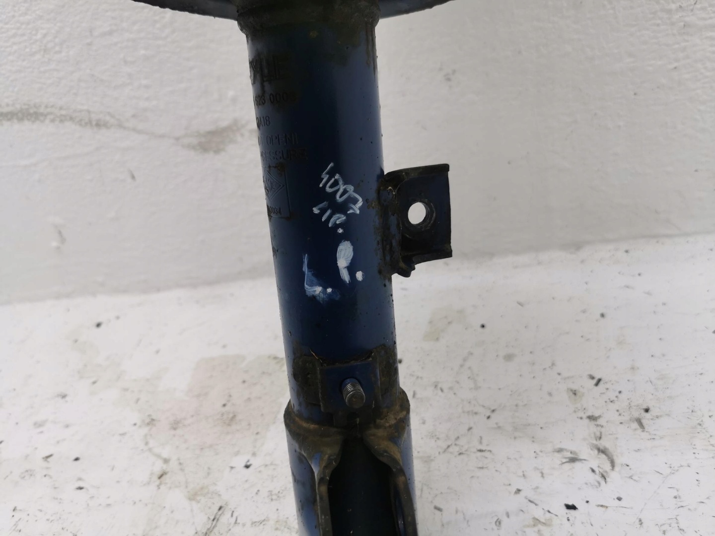 shock absorber left front PEUGEOT 4007 2.2 HDI 156KM