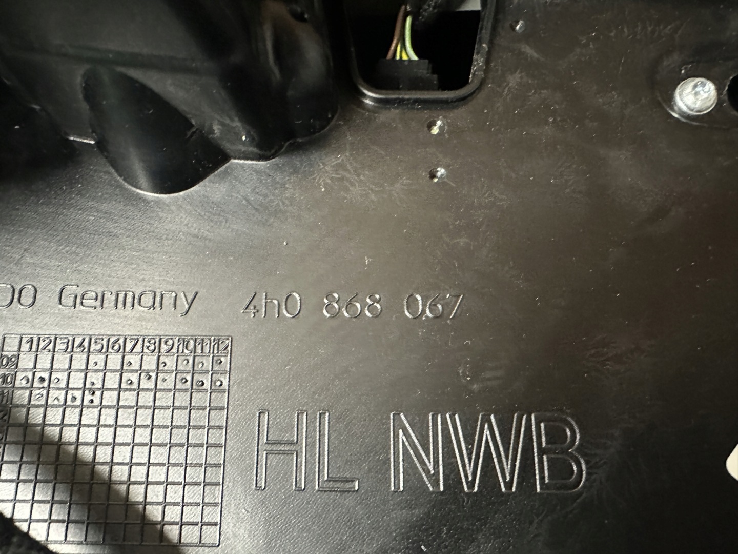 AUDI A8 4H D4 side door left rear part 4H0868067