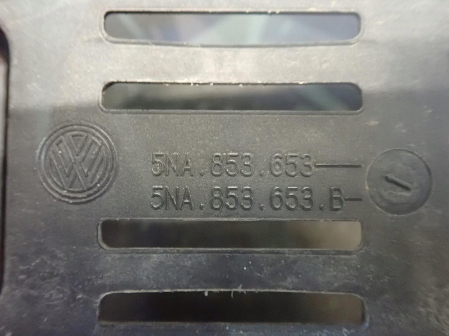 grille VW TIGUAN 2015- 5NA853653