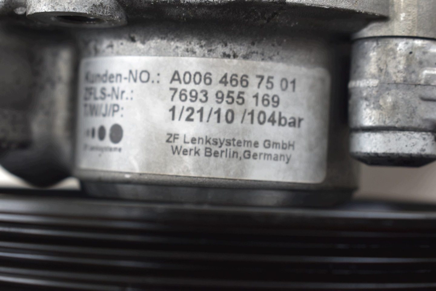 servo pump MERCEDES W204 W212 S204 1.8 compressor; A0064667501