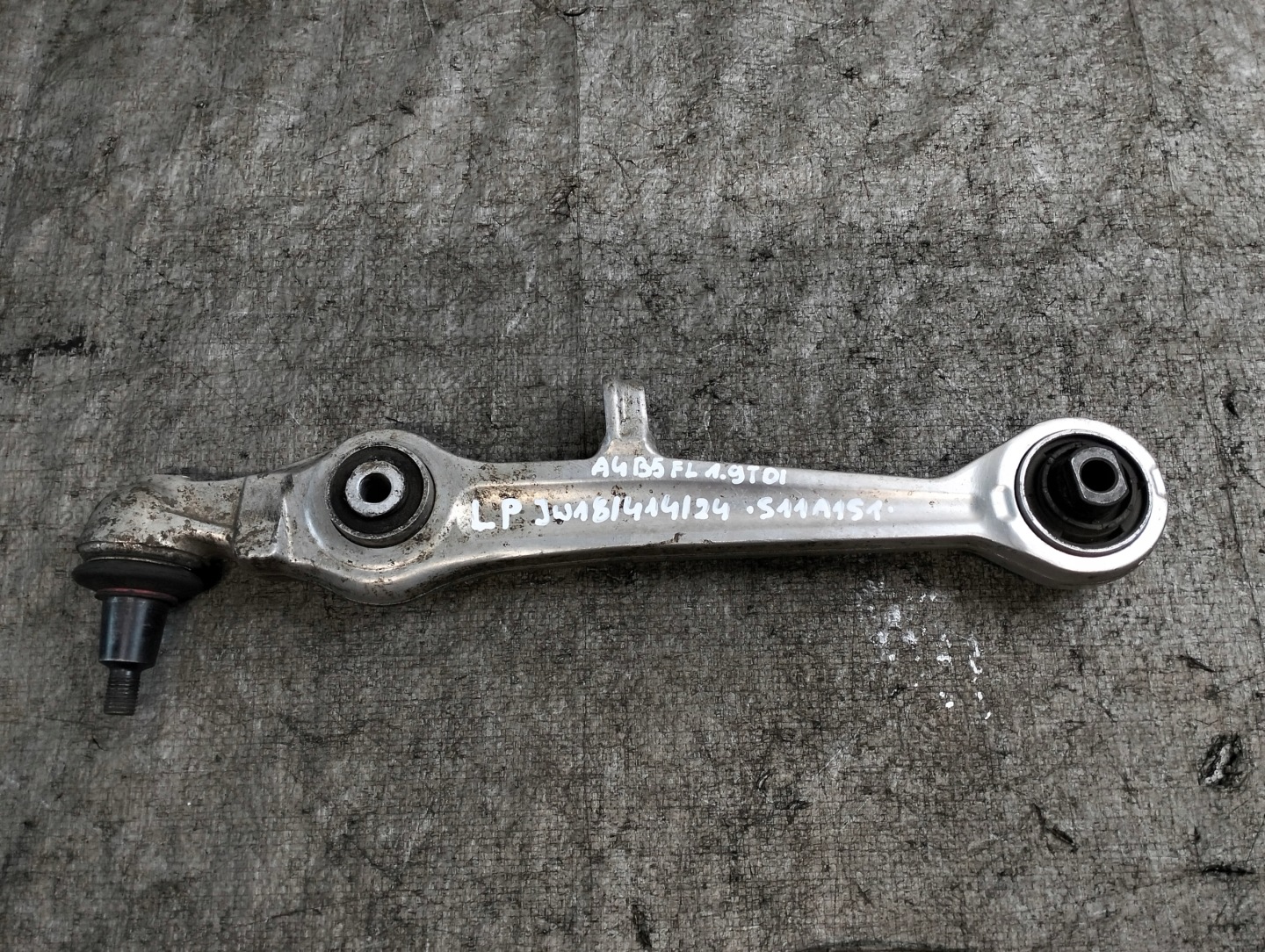 Querlenker links vorne unterer AUDI A4 B5 FL 01r 1.9 TDI