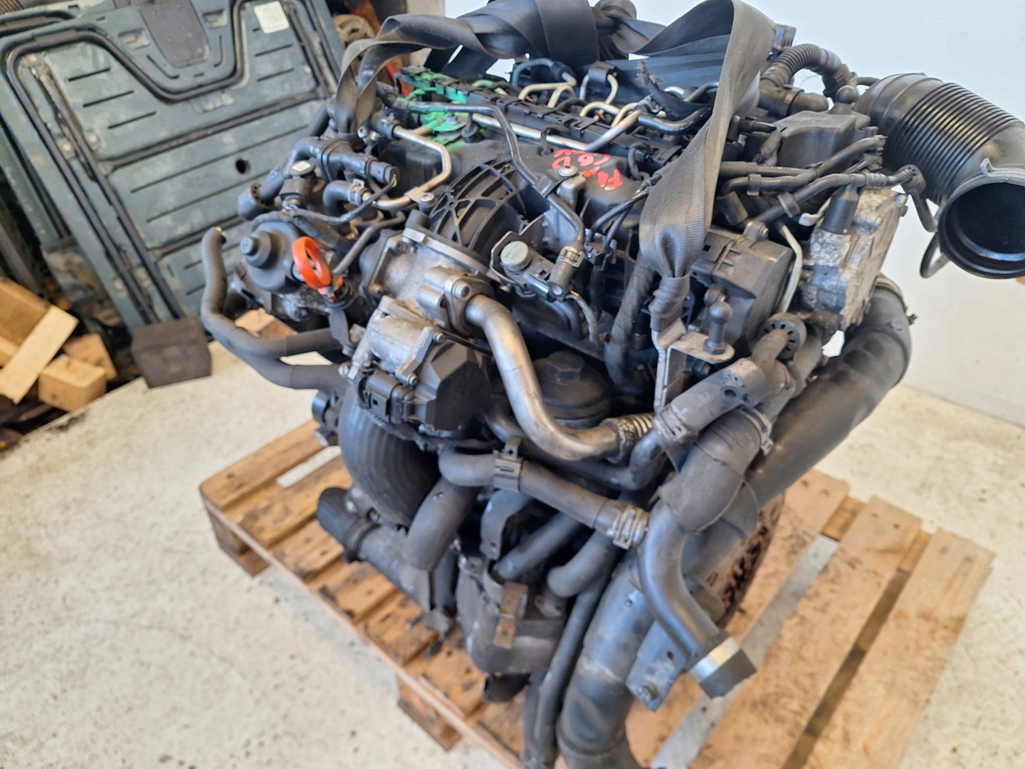VOLKSWAGEN SEAT SKODA AUDI engine 2.0 TDI CBD !!! plastic KOLEKTROR !!!