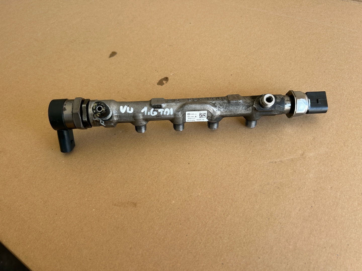 SKODA VOLKSWAGEN AUDI 1,6 TDI rampe injection 04L089B