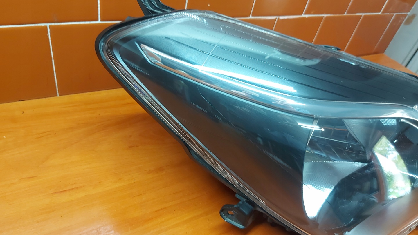 REFLEKTOR light right right front TOYOTA YARIS III 17-19