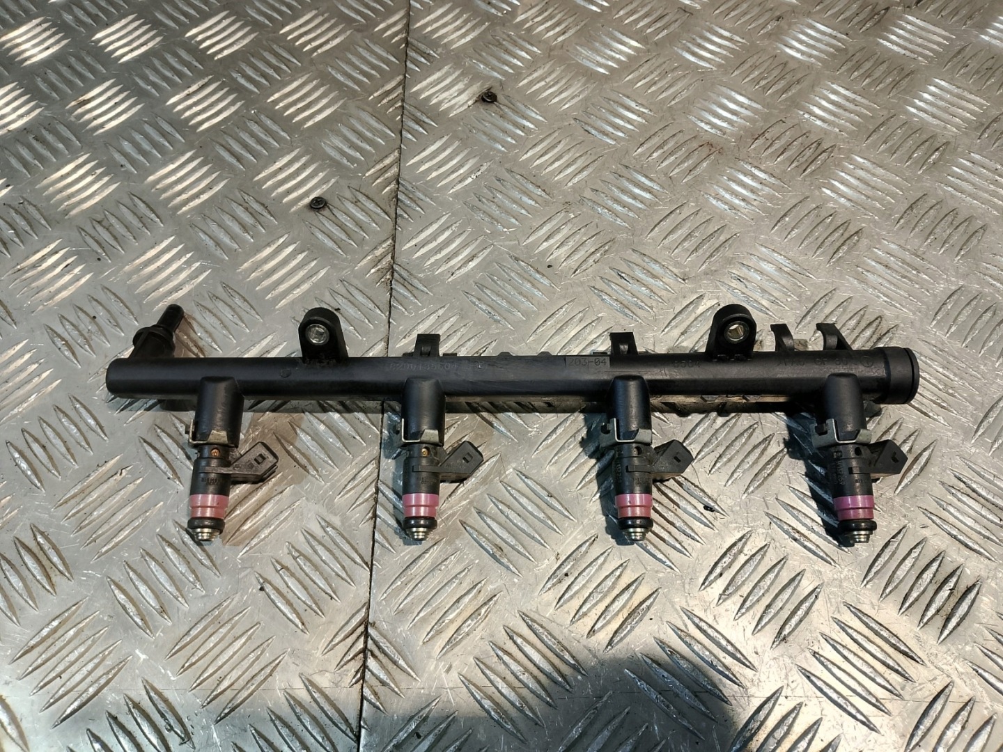 Rampe injection 8200135504 + WTRSYKI RENAULT CLIO III 3 1.6 B