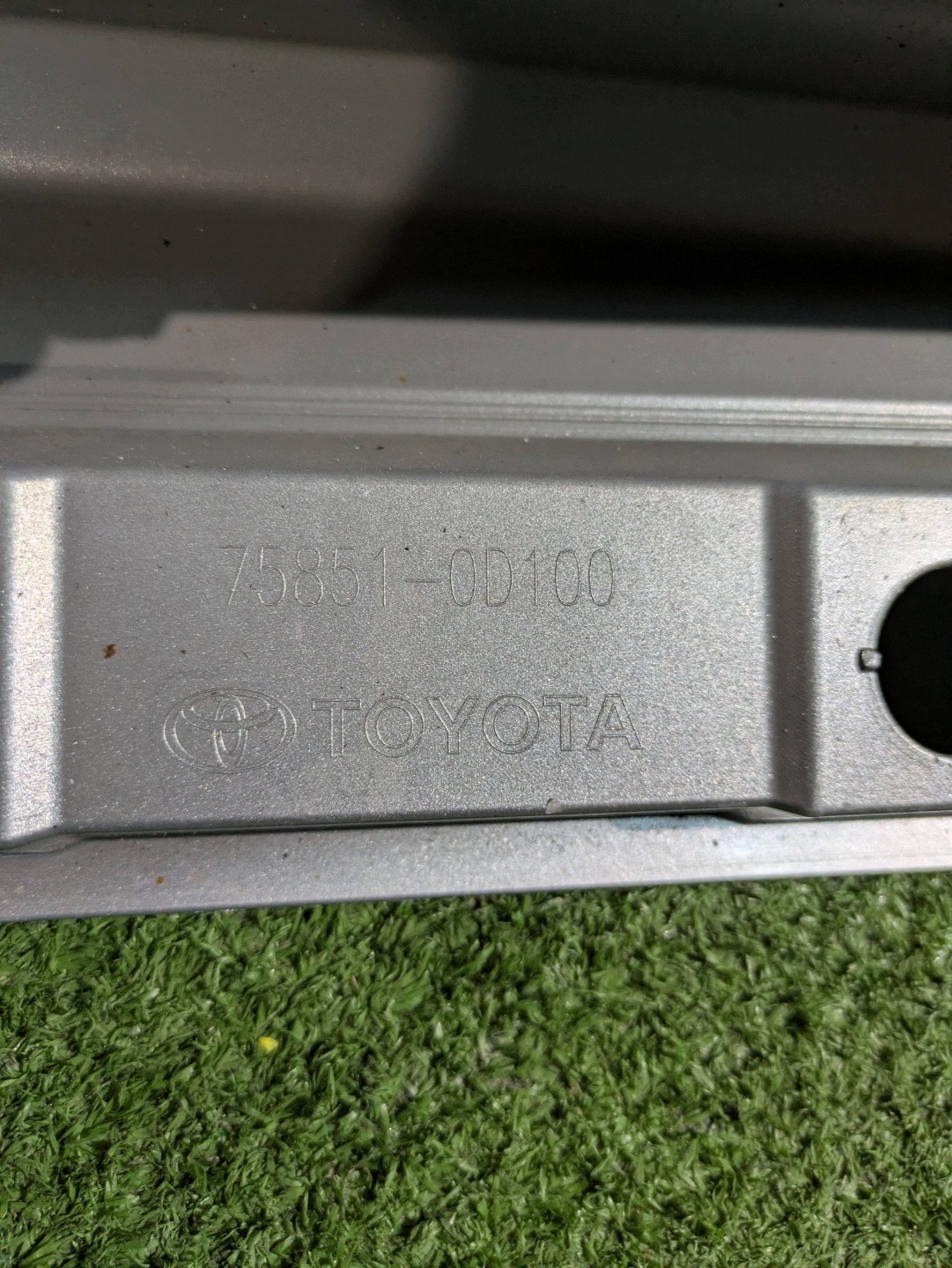 moulding threshold right TOYOTA YARIS IV NR.006