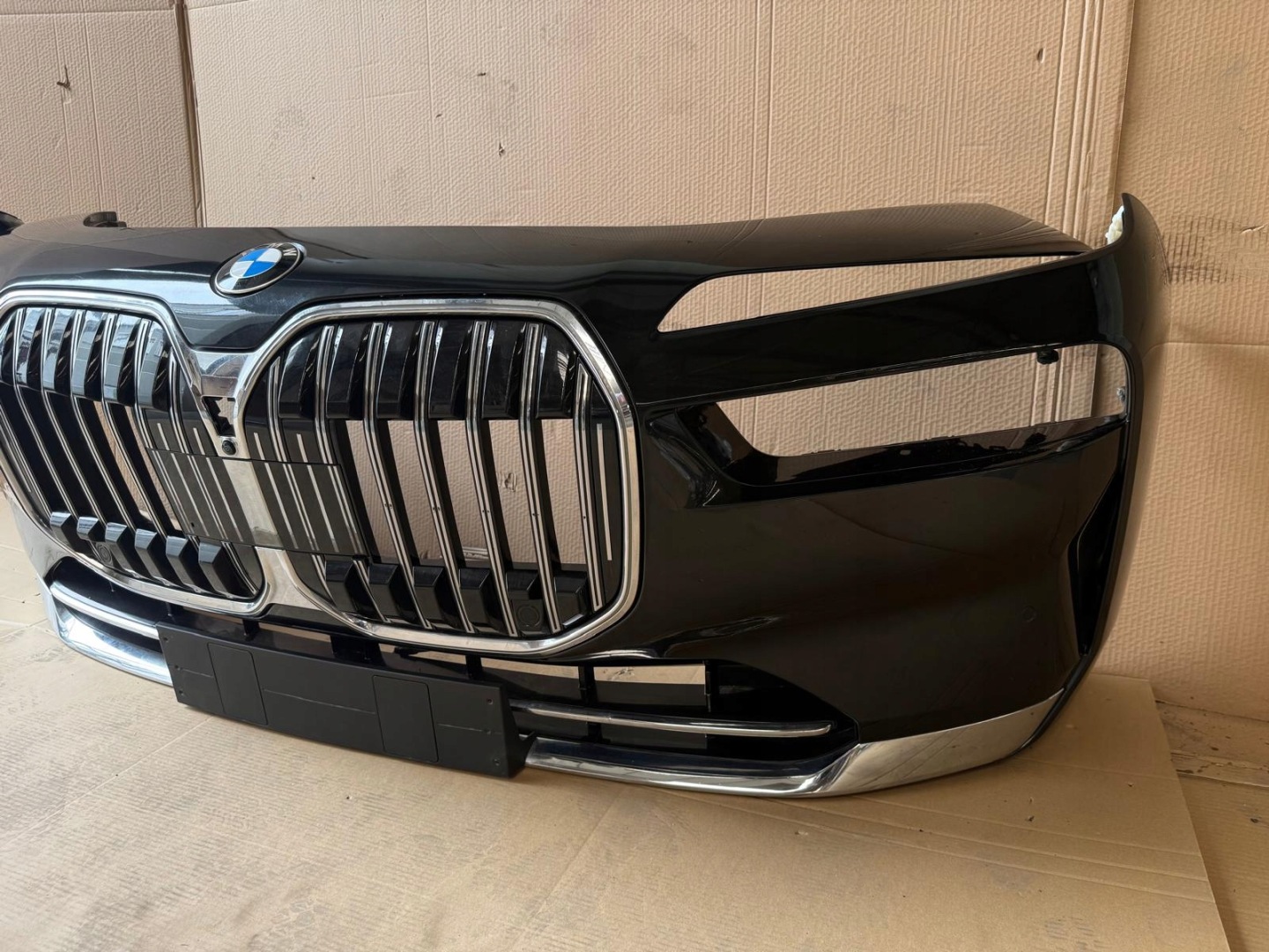 IDEALNY KPL. bumper front front BMW G70 6PDC KAMERA colour 475 1