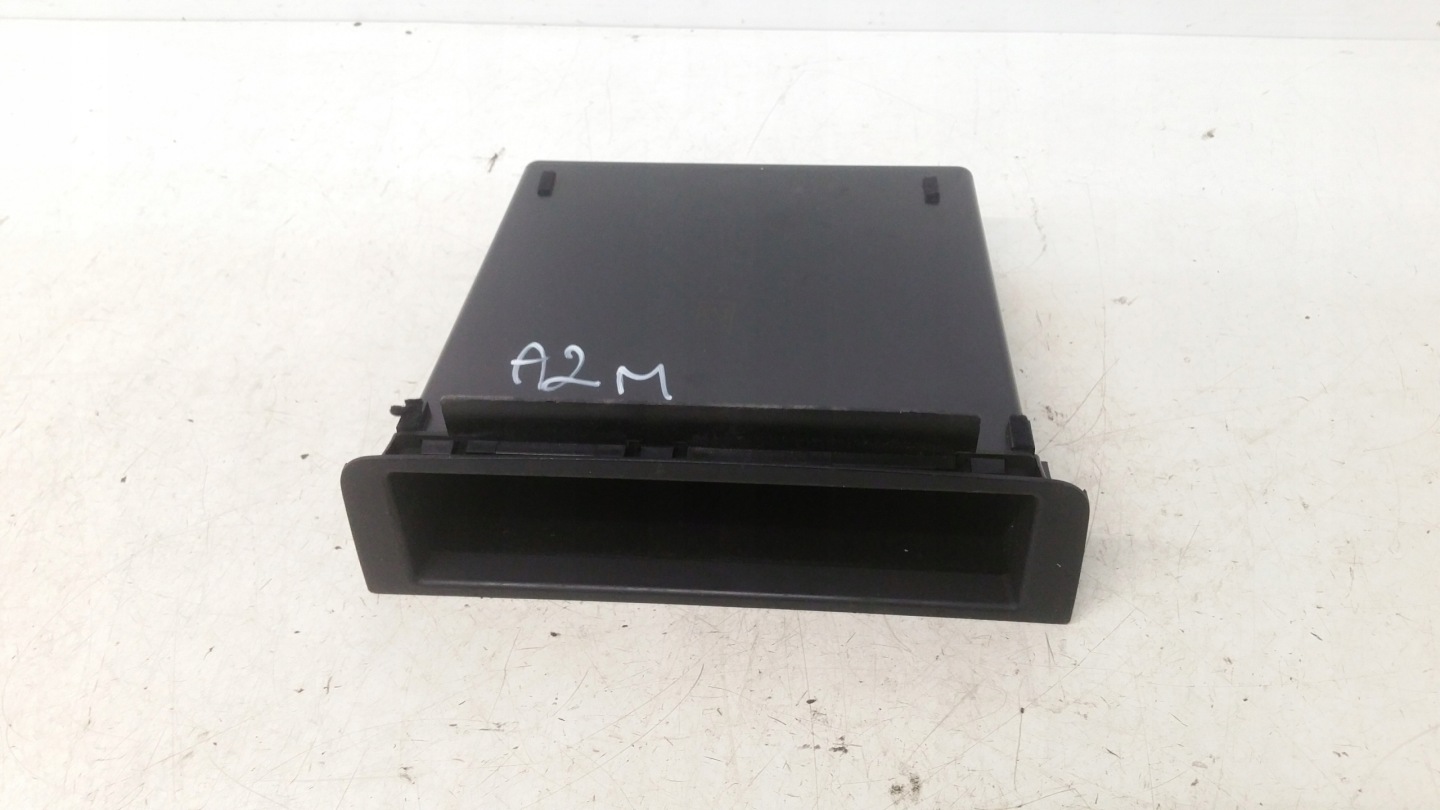plato below radio 8Z0863077 Audi A2