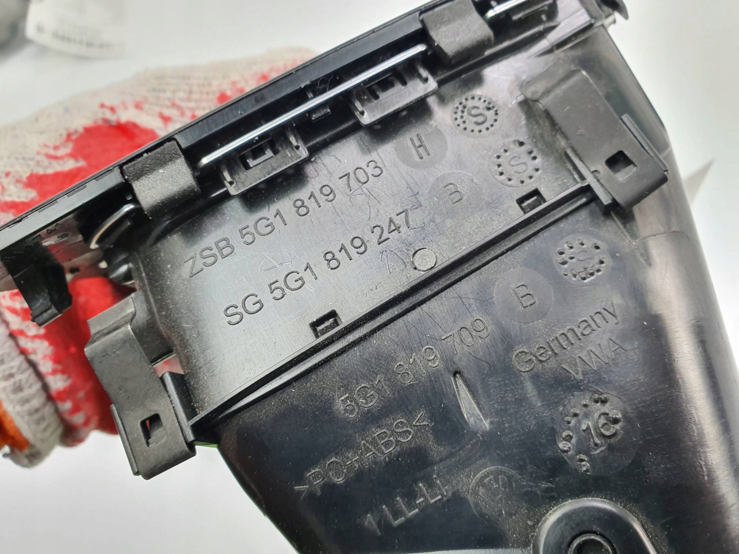 grid air conditioning devices VOLKSWAGEN GOLF VII