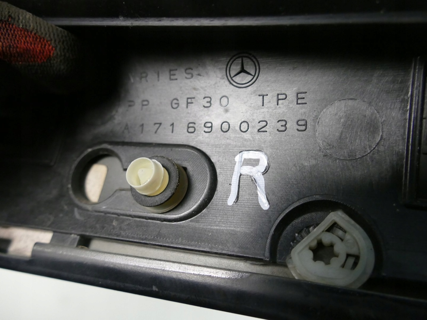 MERCEDES SLK R171 moulding windows CZOLOWEJ right 197