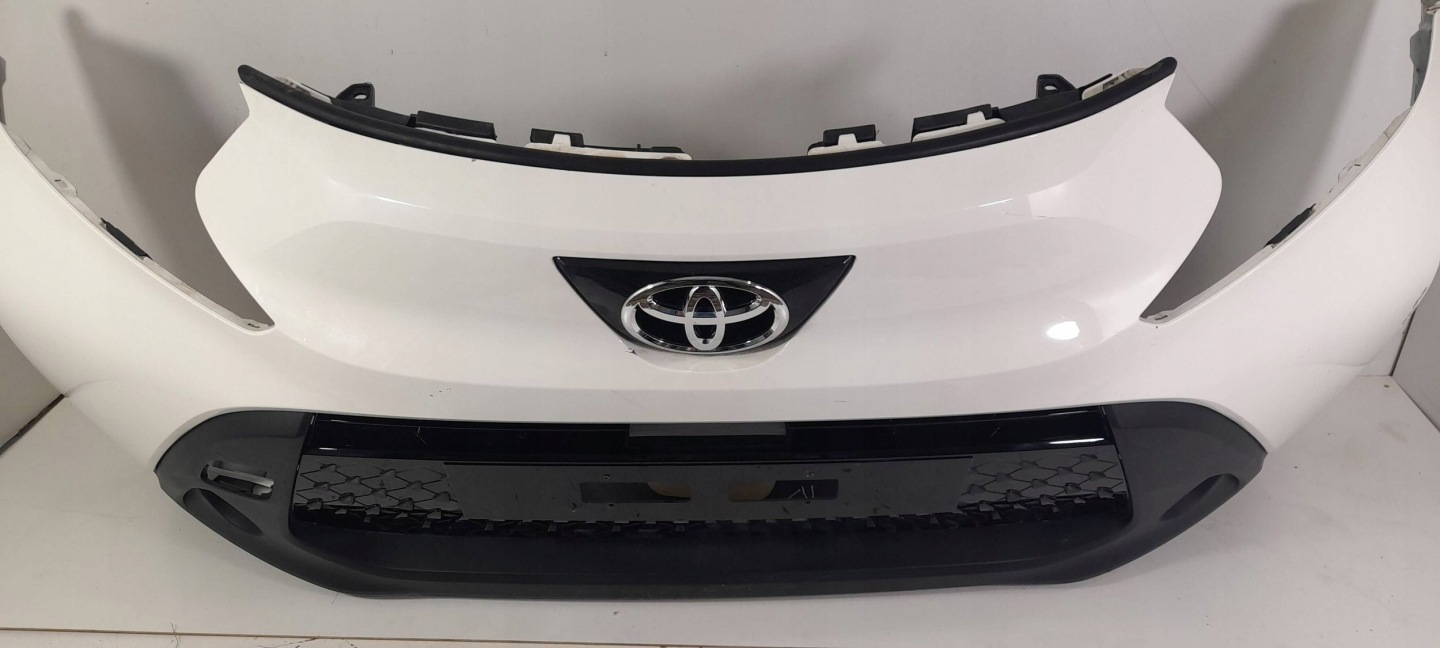 Toyota Aygo X 2024r frontstoßstange 040 (X17)