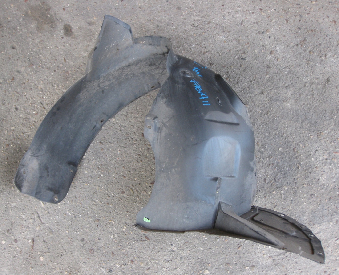 SKODA FABIA II 14R LIFT mudguard left front 5J0809961B