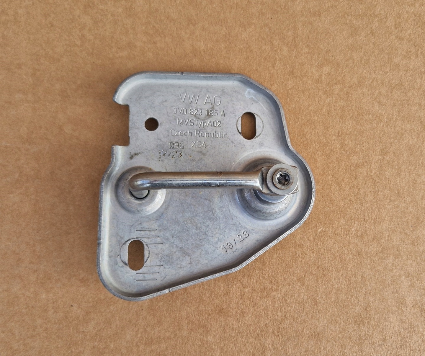 towing RYGIEL bonnets 3V0823185A SUPERB SCALA original new left