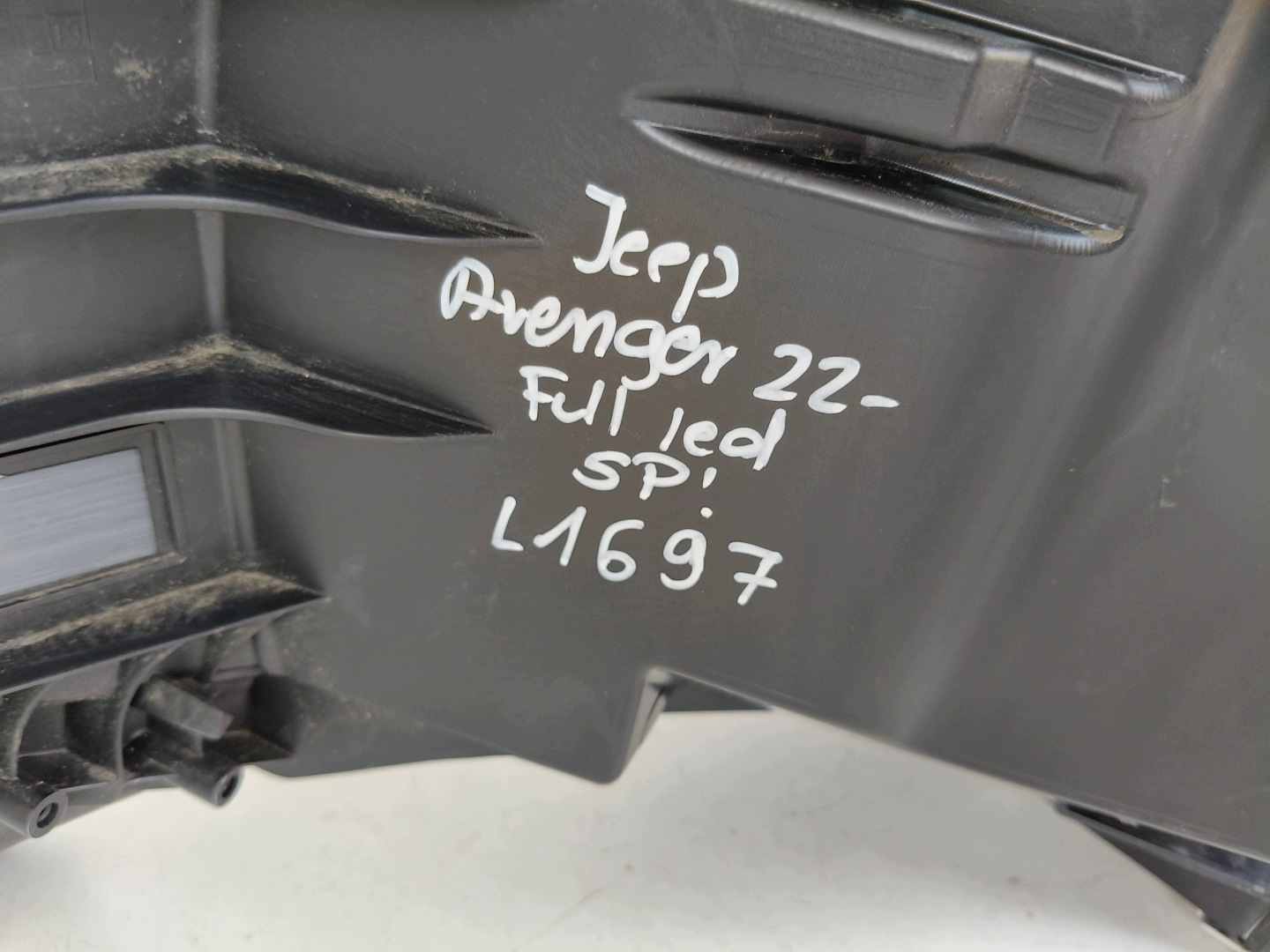 light right REFLEKTOR JEEP AVENGER 22- FULL LED