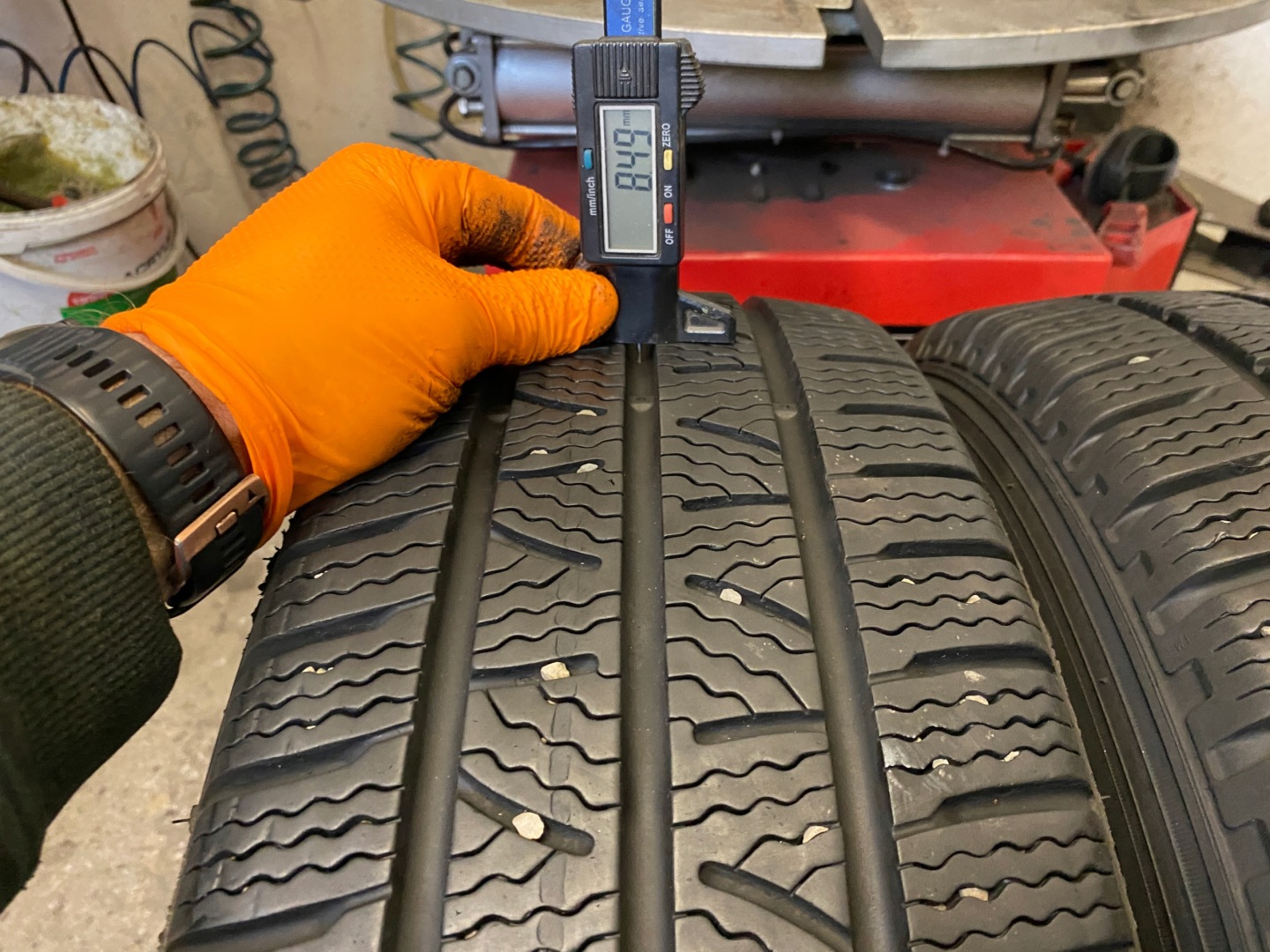 2 tyres winter 215/65R16C Pirelli Carrier Winter as new 8,5mm