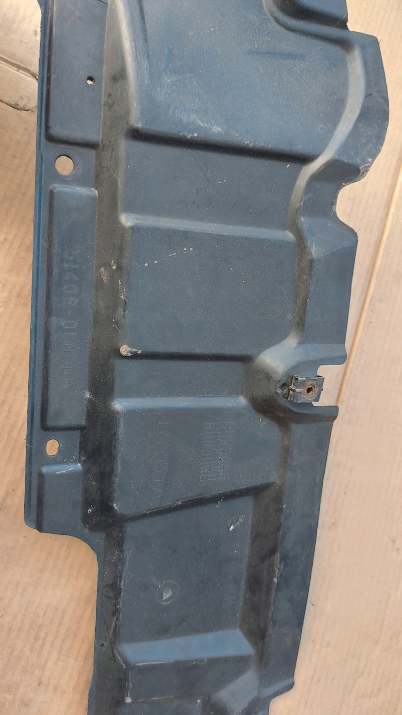 cover below engine right TOYOTA COROLLA VERSO 04